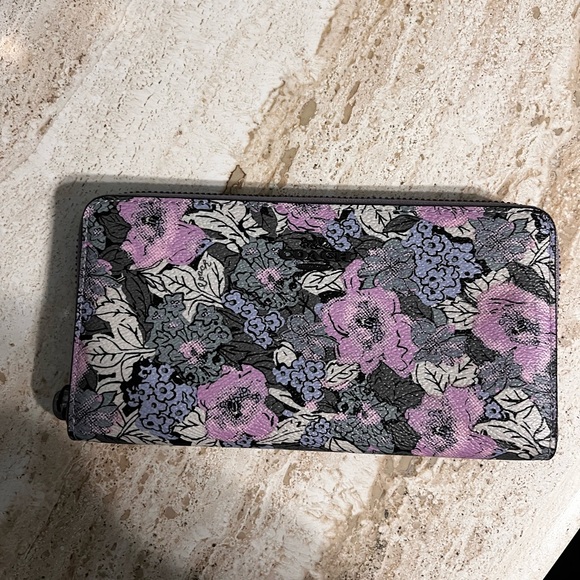 Coach wallet - Picture 1 of 3